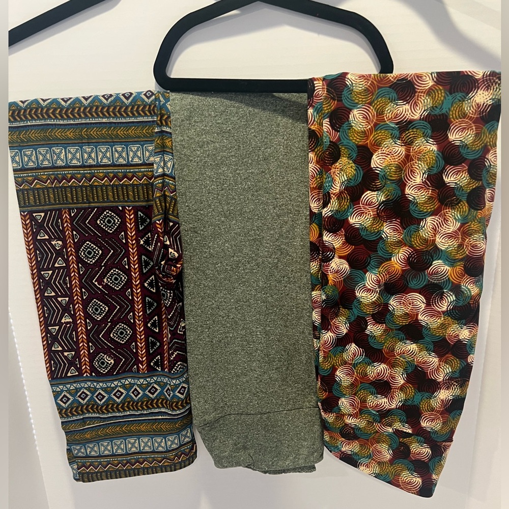 LuLaRoe Women’s Leggings x3 NWOT in shades of Burgundy/Teal/Green, One Size (OS)
